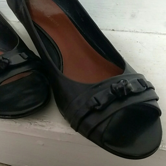 Adorable peep toe wedges - Picture 3 of 3